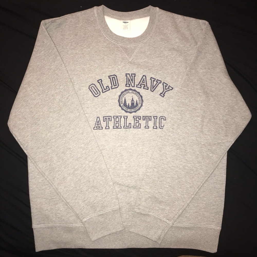 gray crewneck sweatshirt